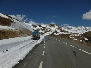 Großglockner Hochalpenstraße Schneeräumung 2017 Südrampe 01.jpg