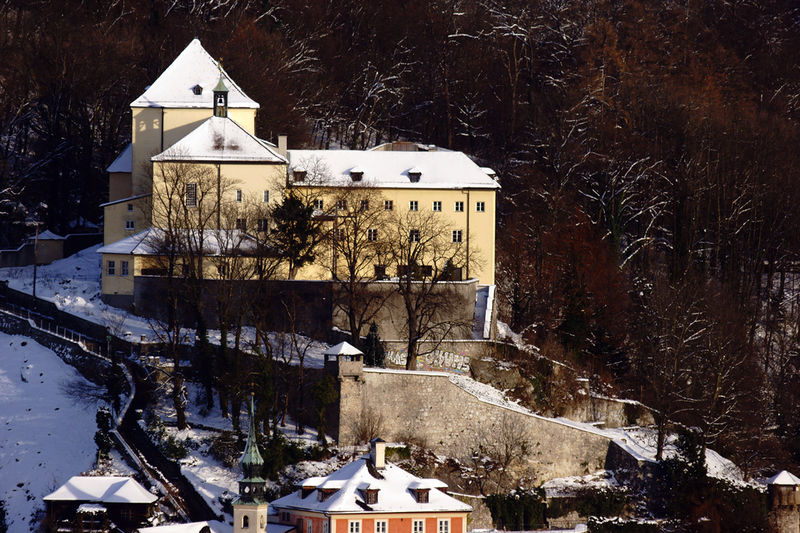 Datei:Kapuzinerkloster Winter.jpg
