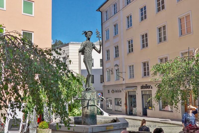 Datei:Papagenobrunnen 02.jpg