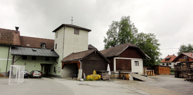 Datei:Ruchtiliegenschaft.jpg