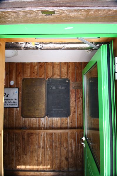 Datei:Sonnblick-zittelhaus7911.jpg