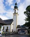 Turm der Pfarrkiche von St. Gilgen, Ansicht vom Mozartplatz.jpg