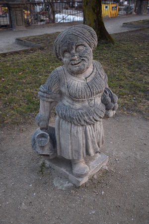 Die Zwergin mit dem Zwiebelbund.jpg
