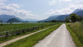 Rad und Wanderweg auf der ehemaligen Ischlerbahntrasse in Strobl am Wolfgangsee.jpg