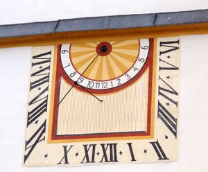 Sonnenuhr am Kirchturm von St. Georgen bei Salzburg.jpg