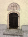 Seitentüre bei der Wallfahrtskirche in Arnsdorf.jpg