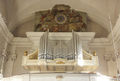 Pfarrkirche Gnigl, Orgel und Emporeuhr.jpg