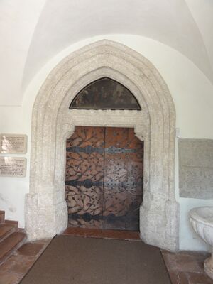 Türe der Pfarrkirche Lochen.jpg