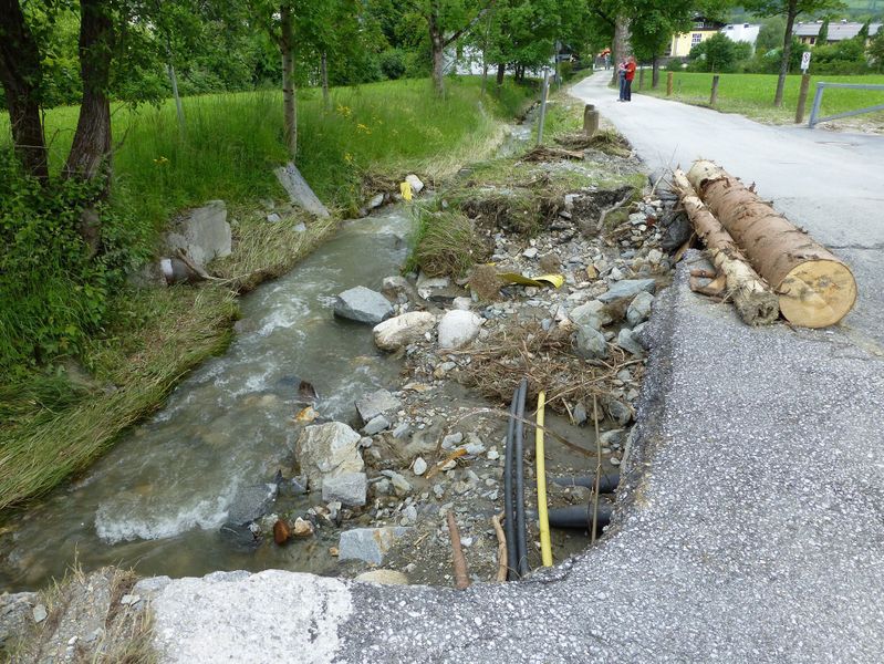 Datei:Unterhalb der Keilberggüterwegbrücke.jpg