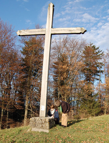 Datei:Tannberg, Gipfelbuch beim Kreuz.jpg