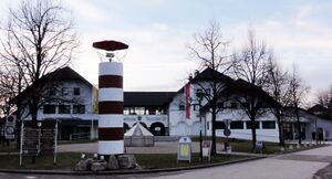Gemeindezentrum mit Leuchtturm.jpg