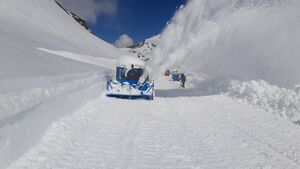 Großglockner Hochalpenstraße Schneeräumung 2021 82.jpg