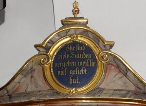 Inschrift über einem Beichtstuhl in der Pfarrkirche Eugendorf.jpg