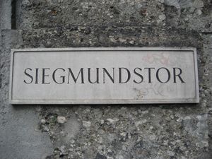 Siegmundstor (Schild Altstadtseite) 21.07.2007.JPG