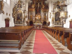 Pfarrkirche Gnigl Innen 02.JPG