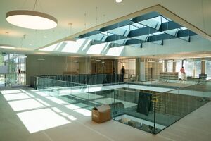 Foyer im Bildungscampus Gnigl.jpg