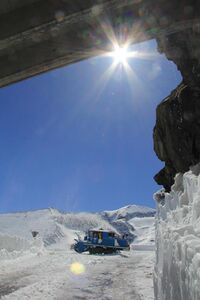 Grossglockner Hochalpenstrasse Schneeraeumung 2013 130.jpg