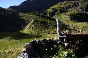 Hütte gralatisee 33980 2016-08-25.jpg