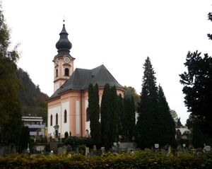 Stadtpfarrkirche Gnigl, Ansicht vom Gnigler Park.JPG