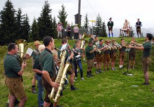 Bergmesse Hochgründeck 2011Trachtenmusikkapelle Berndorf.jpg