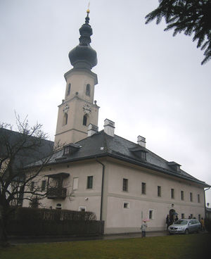 Dechanthof mit Kirche R0025254.jpg