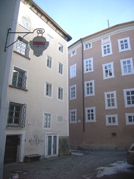 Datei:Dr. Wilfried Haslauer Platz.jpg
