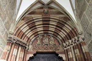 Franziskanerkirche Suedportal.jpg
