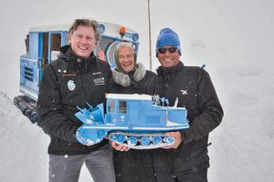 Großglockner Hochalpenstraße Schneeräumung Durchstich 26042016011.jpg