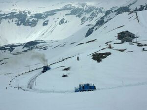 Grossglockner Hochalpenstrasse Schneeraeumung 2013 95.jpg