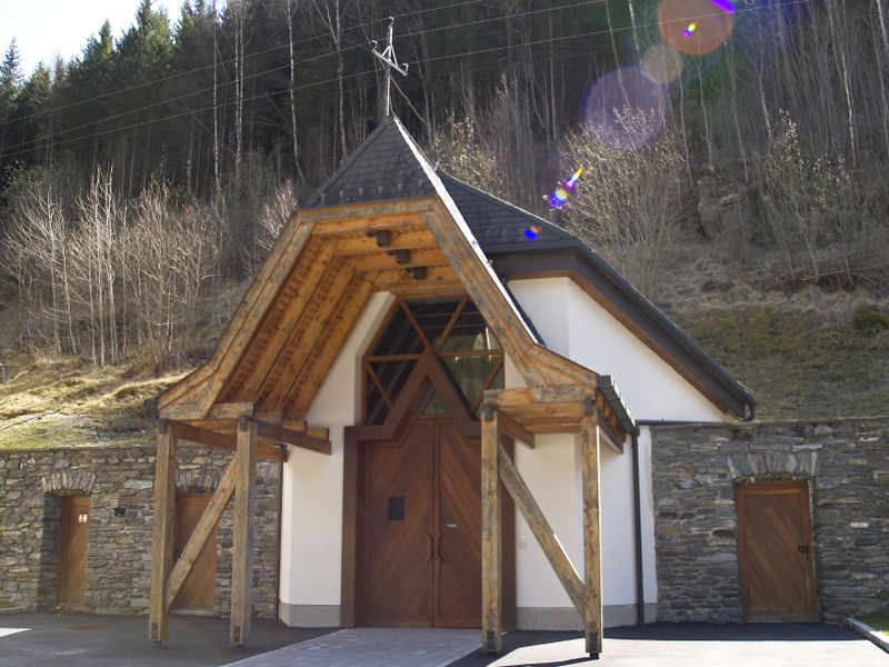 Datei:Ramingstein Friedhofskapelle.jpg