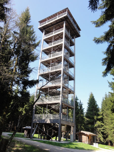 Datei:Attergauer Aussichtsturm am Lichtenberg.jpg