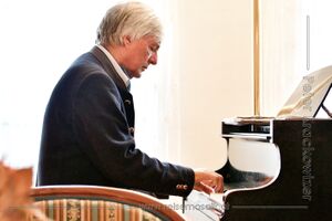 Josef Wallnig Klavier 02.jpg
