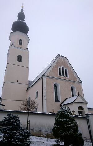 Pfarrkirche Köstendorf, Nordwestseite.jpg