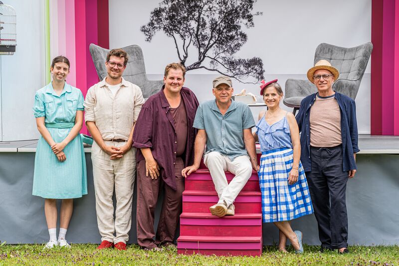 Datei:Salzburger Straßentheater Ensemble 2025.jpg