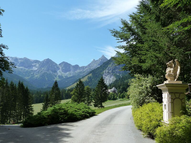 Datei:Blühnbachtal mit Schloss.jpg