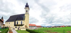Panoansicht der Pfarrkirche Arnsdorf.jpg