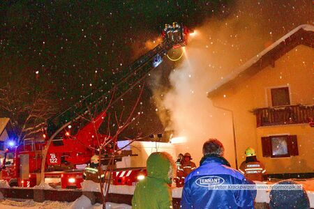 2017 01 08 FF Neumarkt am Wallersee Brand Wallbachsiedlung 14.jpg