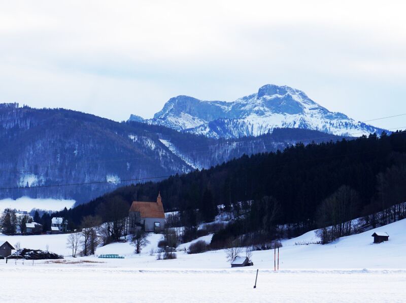 Datei:Konradkirche mit Schafberg.jpg