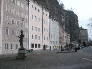 Ursulinenplatz Mitte.jpg