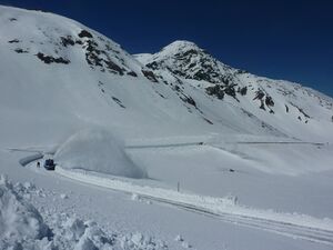 Großglockner Hochalpenstraße Schneeräumung 22 April 2015 12.jpg