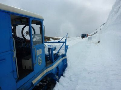 Grossglockner Hochalpenstrasse Schneeraeumung 2013 99.jpg