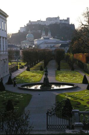 Mirabellgarten vom Rosenhügel.JPG