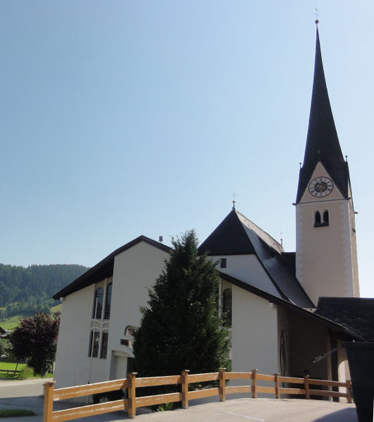 Datei:Pfarrkirche Niederau, Westansicht.jpg