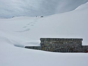 Grossglockner Hochalpenstrasse Schneeraeumung 2014 Suedseite 08 April 01.jpg