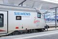 Salzburg Hauptbahnhof ÖBB Lok mit Werbung FIS Alpine Ski WM 2013 Schladming.jpg