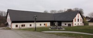 Ökonimiegebäude vom Dekanat St. Georgen.jpg