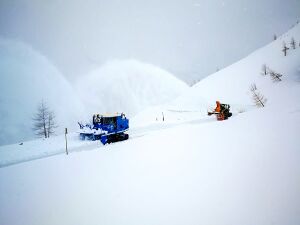 Großglockner Hochalpenstraße Schneeräumung 2021 09.jpg