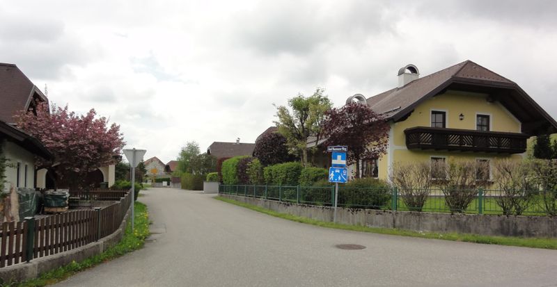Datei:Karl Mazzucco-Weg in Thalgau.jpg