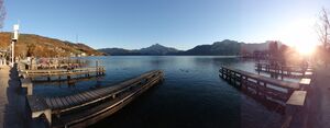 Mondseepanorama von der Seepromenade.jpg