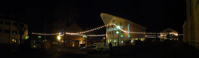 Datei:Advent-Abendstimmung am Thalgauer Marktplatz.jpg